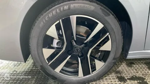 Car image 20