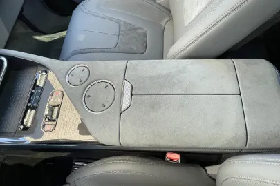 Car image 48