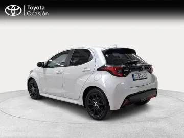 Car image 4