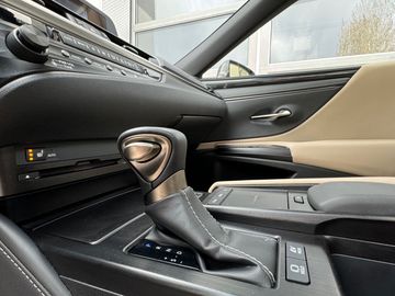 Car image 21