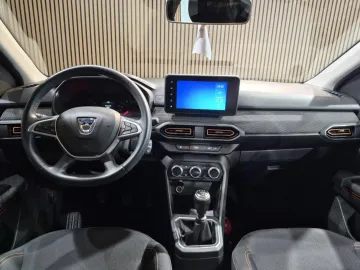 Car image 24