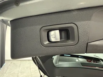 Car image 38