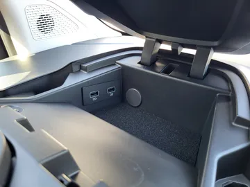 Car image 32