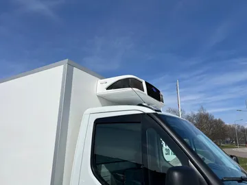 Car image 38
