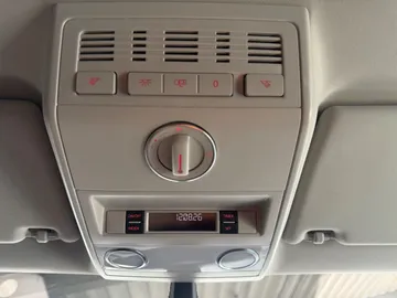 Car image 35
