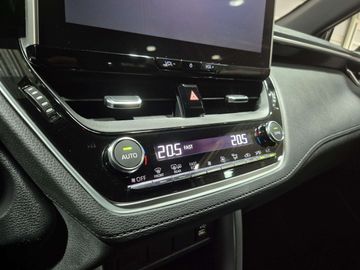 Car image 24