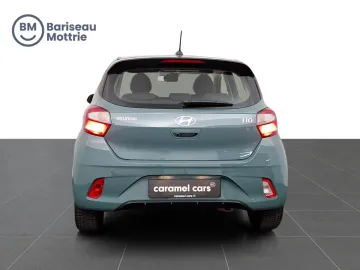 Car image 4