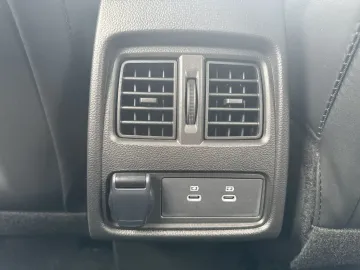 Car image 32