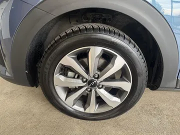 Car image 26