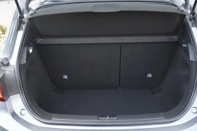 Car image 32