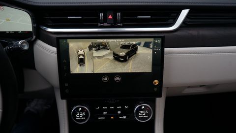 Car image 24