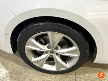 Car image 32
