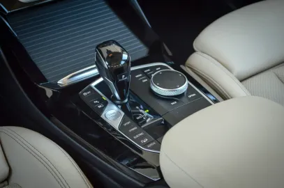 Car image 40