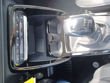 Car image 27