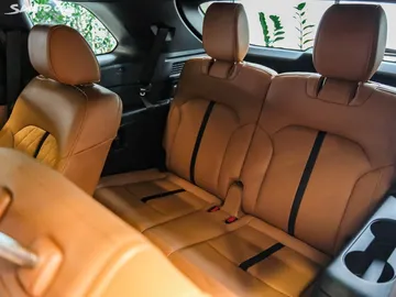 Car image 27