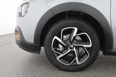 Car image 30