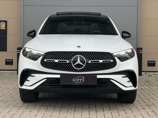 Mercedes-Benz GLC 300 e AMG Line 4Matic 230 kW image number 3