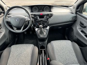 Car image 11