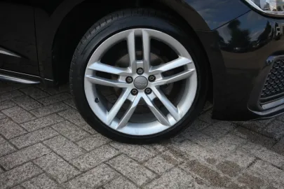 Car image 24