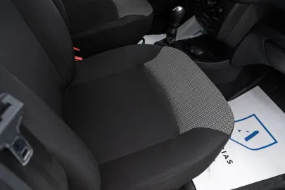 Car image 40