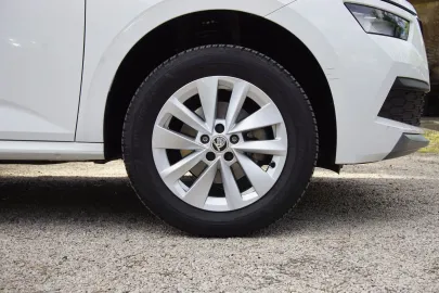 Car image 26