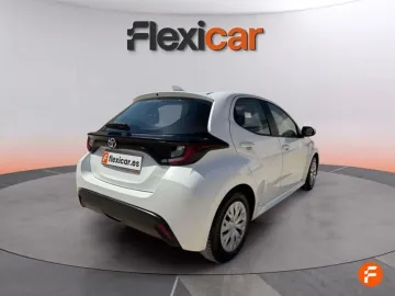 Car image 4
