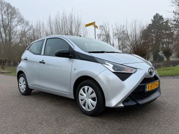 Car image 32