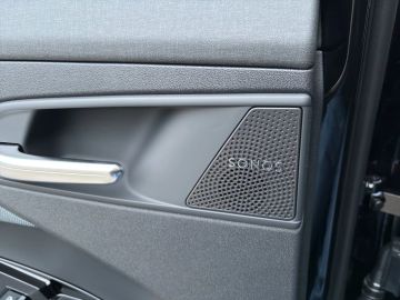 Car image 30