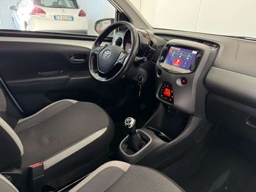 Car image 14