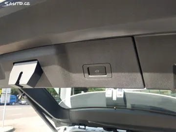 Car image 34