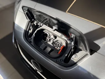 Car image 33