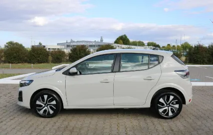 Car image 3