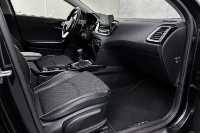 Car image 32