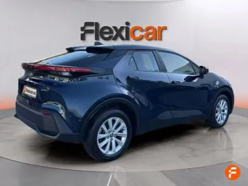 Car image 4