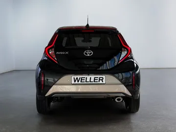 Car image 4