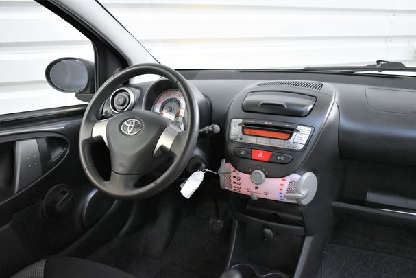 Toyota Aygo 50 kW image number 14