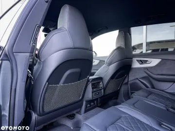 Car image 40