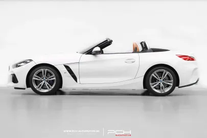 Car image 4
