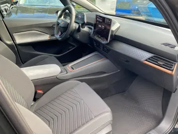 Car image 28