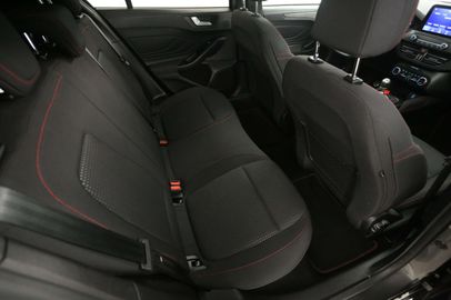 Car image 30