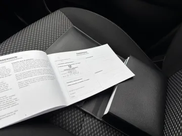 Car image 36