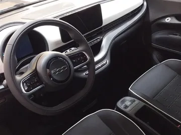 Car image 25