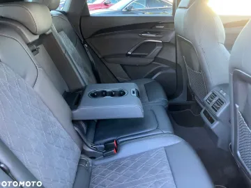 Car image 40