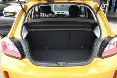 Car image 25