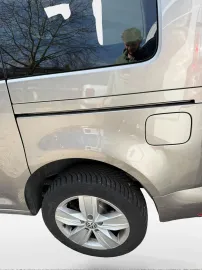 Car image 35