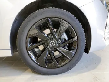 Car image 27