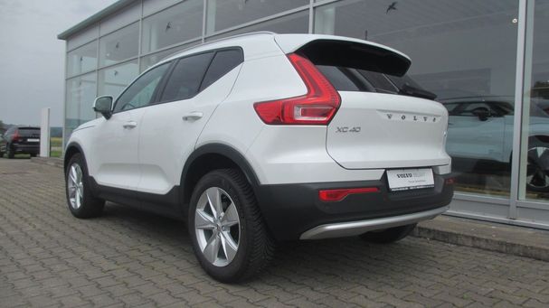 Volvo XC40 B3 Core 120 kW image number 3