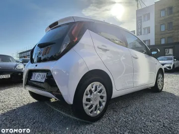 Car image 40