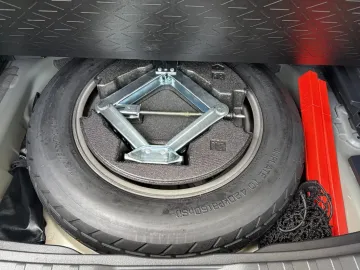 Car image 32