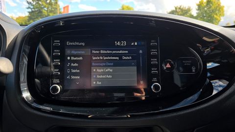 Car image 18